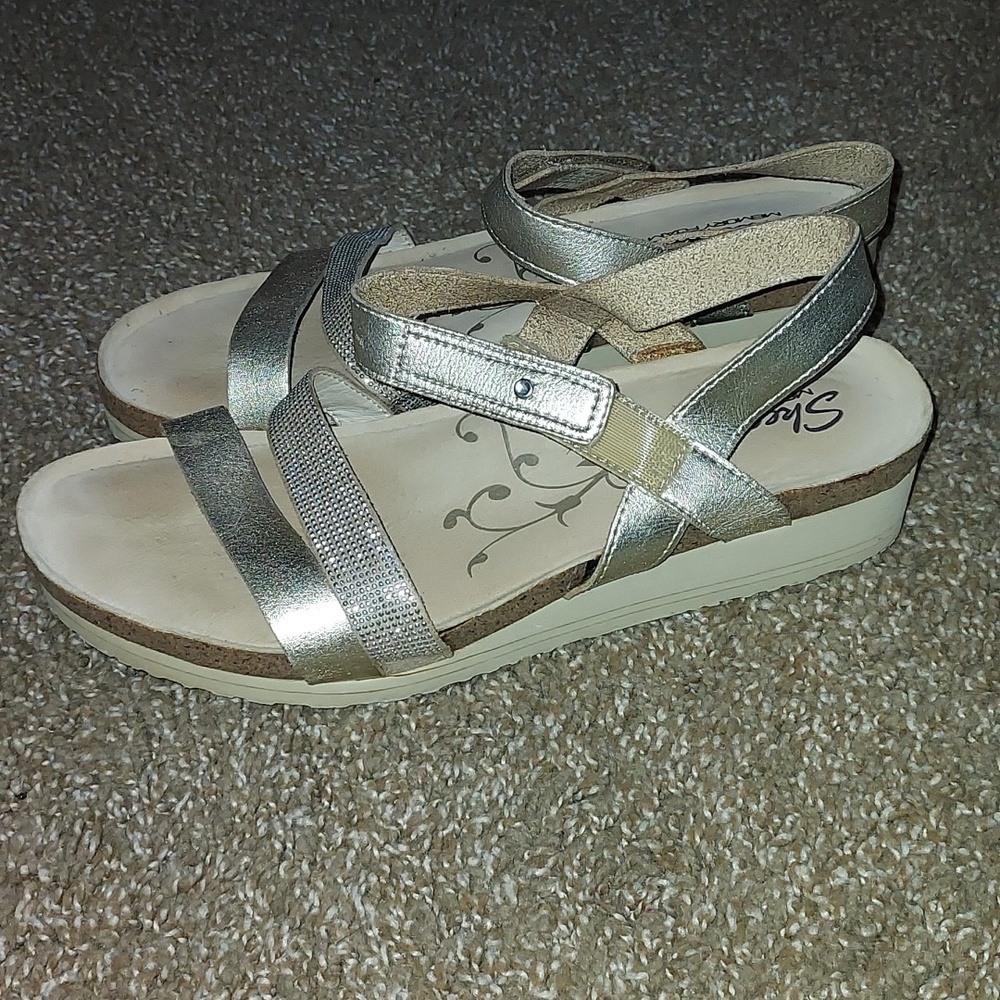Skechers Women’s Metallic Strappy Sandal - Gold - Picture 2 of 5